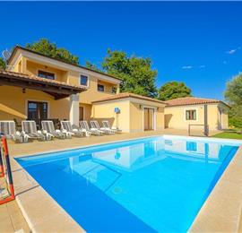 4 bedroom villa bedroom with pool, Svetvinčenat, Istria, sleeps 8